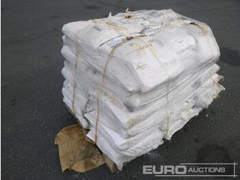 Outil/ Équipement Pallet of Road Salt, 25kg Bags: photos 1