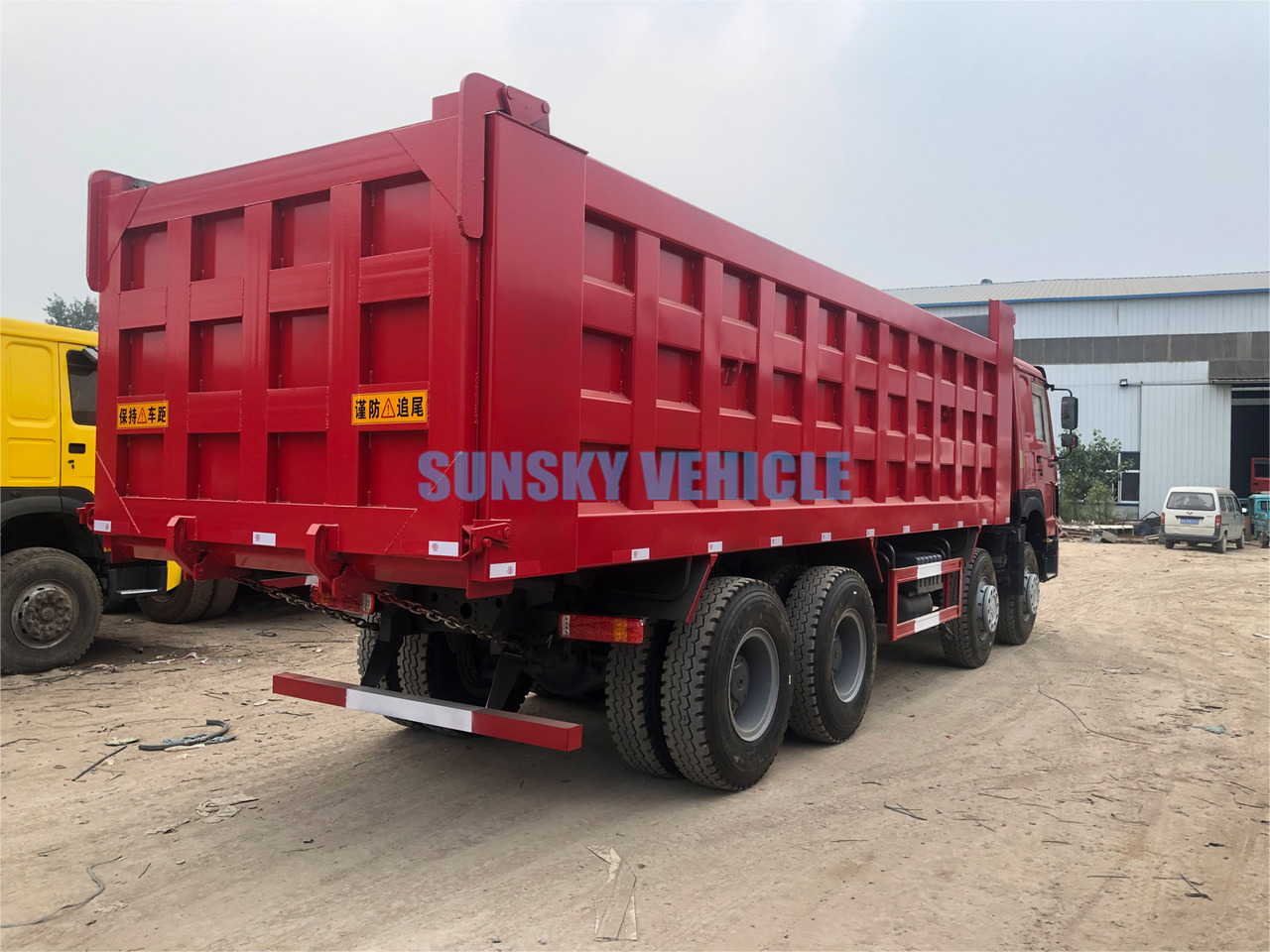 Camion benne pour transport de matériaux granulaires HOWO 8x4 NX430 Dump Truck: photos 11
