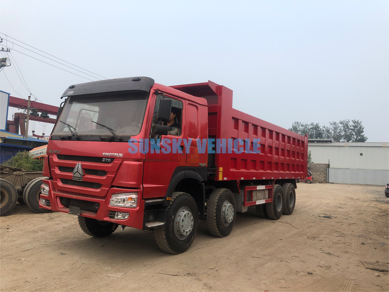 Camion benne pour transport de matériaux granulaires HOWO 8x4 NX430 Dump Truck: photos 9