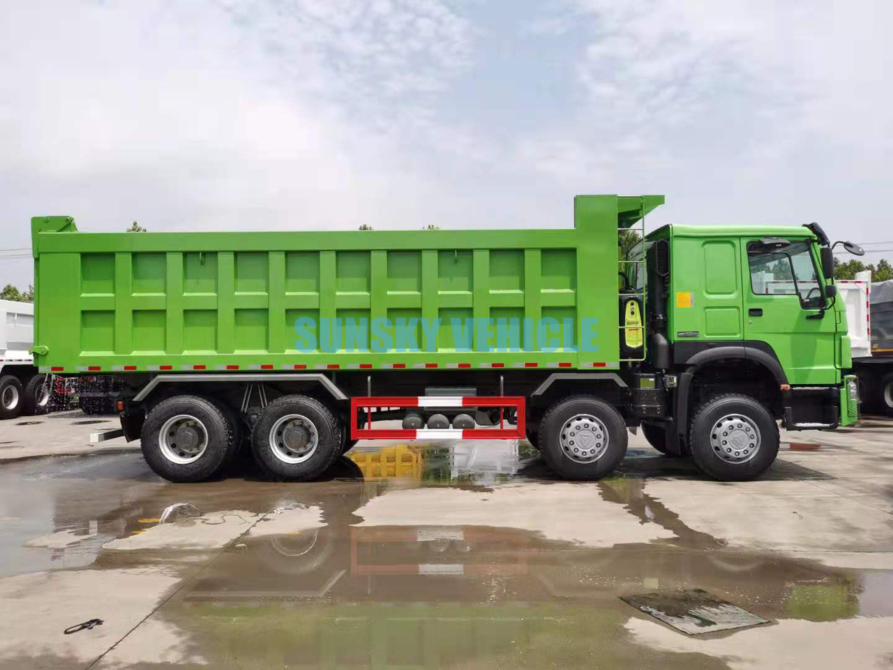 Camion benne pour transport de matériaux granulaires neuf HOWO Brand New 8X4 400HP Tipper Truck: photos 8