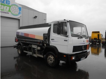 Camion citerne pour transport de carburant Mercedes-Benz 1317 - 8000 L.: photos 1