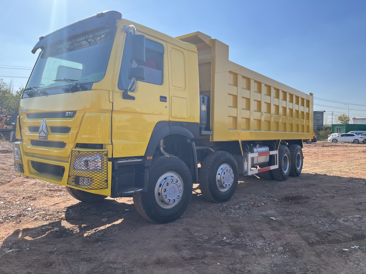Camion benne pour transport de silo SINOTRUK HOWO 371 Dump Truck 8x4: photos 4