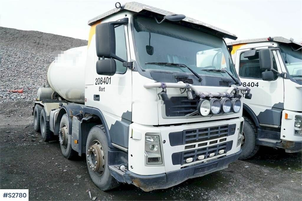 Volvo FM480 8x4 Mining Truck — crédit-bail Volvo FM480 8x4 Mining Truck: photos 1