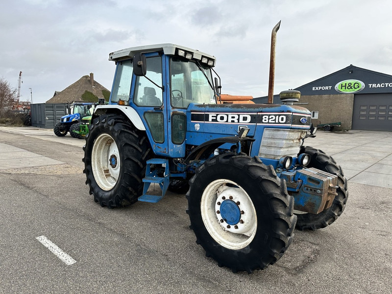 Tracteur agricole Ford 8210: photos 3