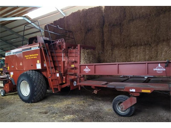 Hesston 4900 - Presse à balles cubiques