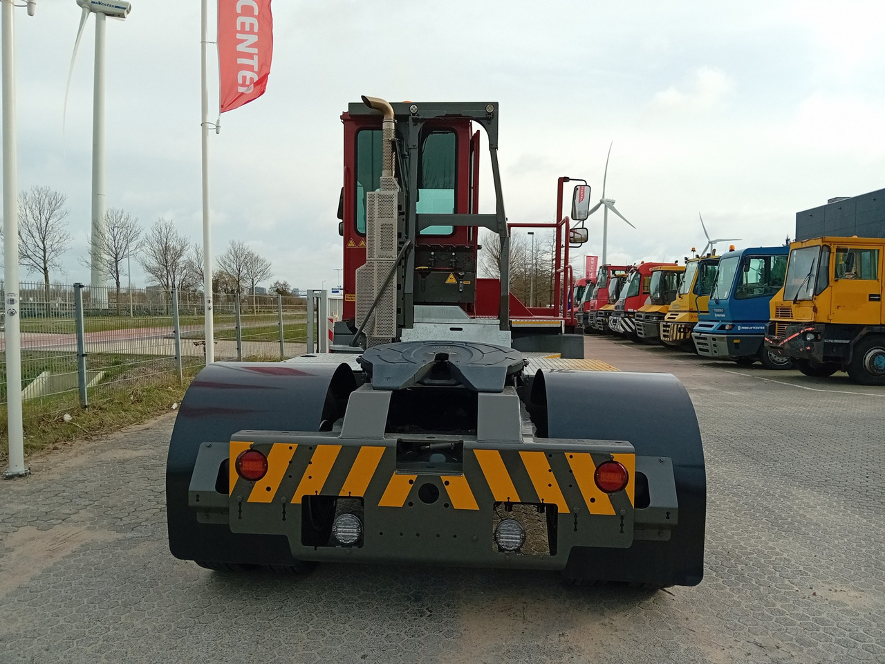 Tracteur portuaire TERBERG YT220 4x2: photos 5