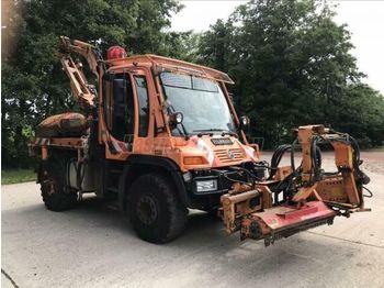 Tracteur communal MERCEDES-BENZ Unimog 400
