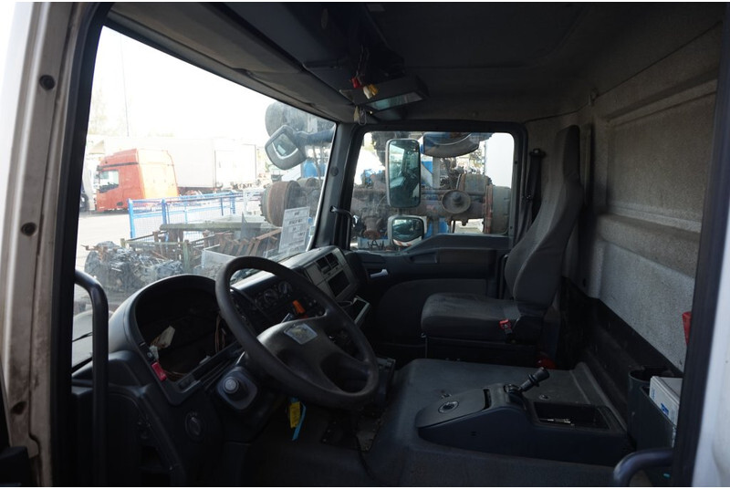 Cabine et intérieur pour Camion MAN F99L10 TGM 6 CYL: photos 5