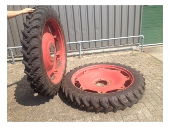  44  WIELENSET KLEBER 230/95R44 - Pneu