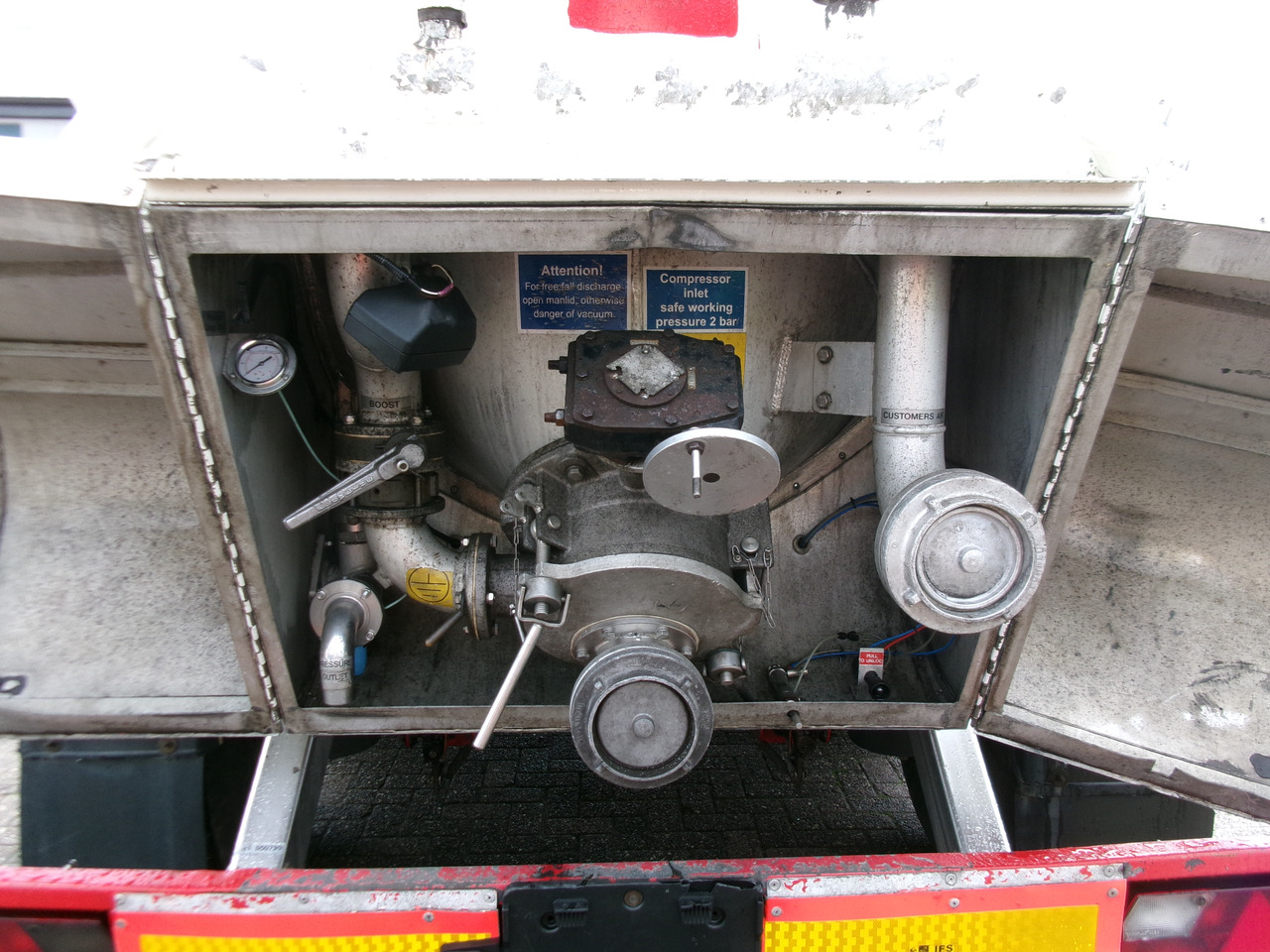 Semi-remorque citerne pour transport de farine Feldbinder Powder tank alu 41 m3 (tipping): photos 11