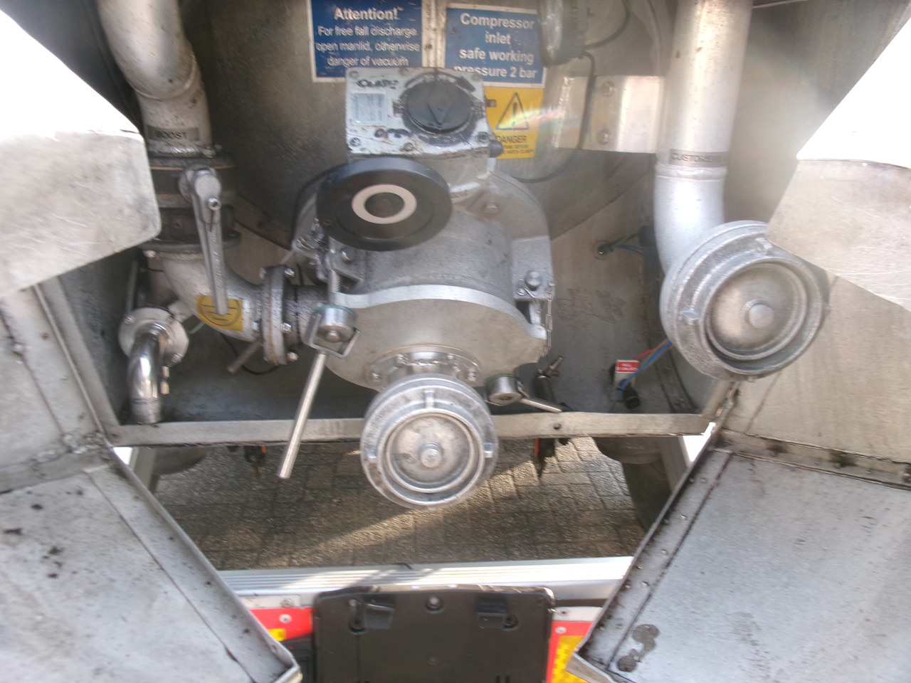 Semi-remorque citerne pour transport de farine Feldbinder Powder tank alu 41 m3 (tipping): photos 5