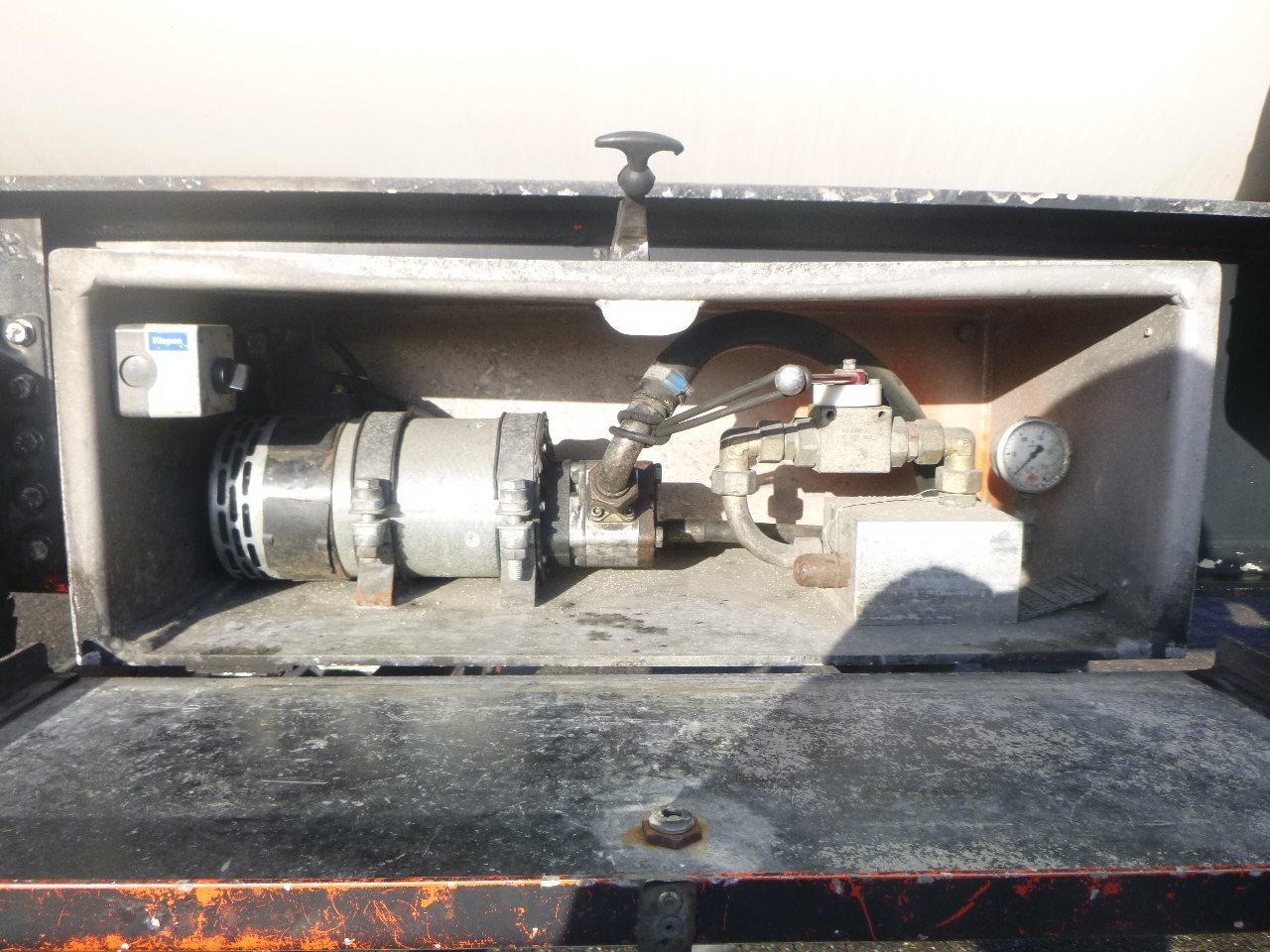 Semi-remorque citerne pour transport de farine Feldbinder Powder tank alu 63 m3 (tipping): photos 5