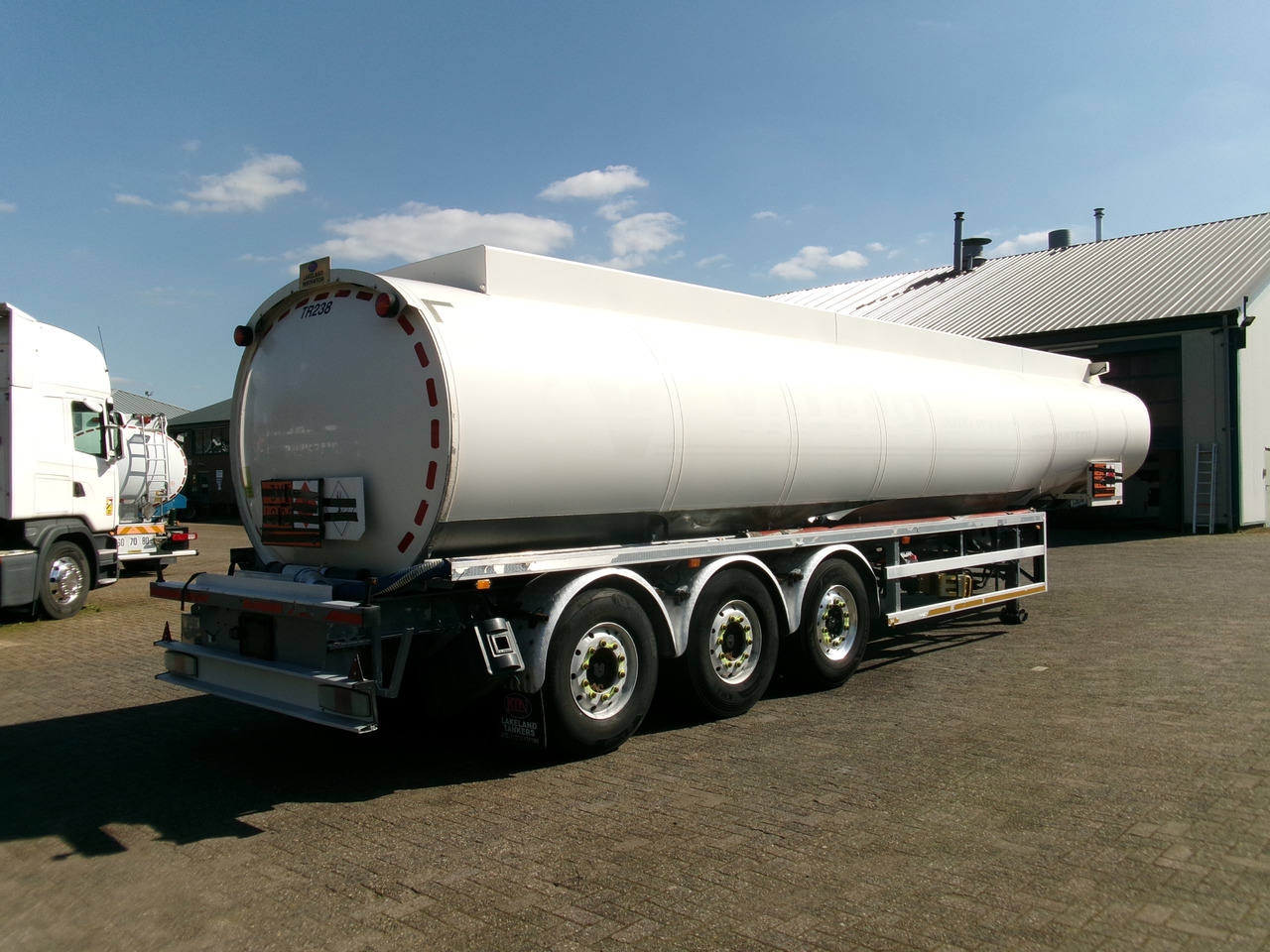 Lakeland Tankers Fuel tank alu 42.8 m3 / 6 comp + pump — crédit-bail Lakeland Tankers Fuel tank alu 42.8 m3 / 6 comp + pump: photos 4