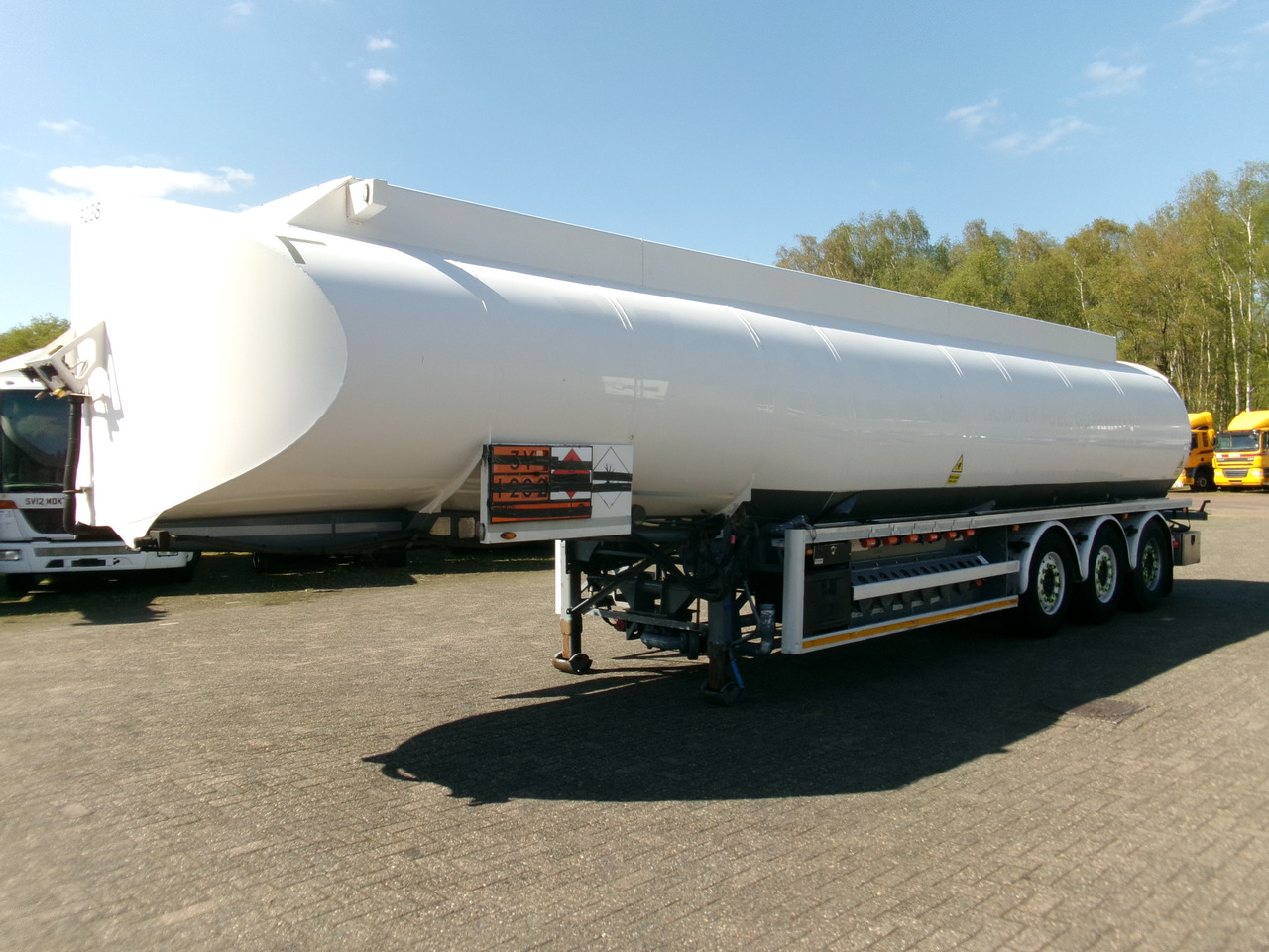 Lakeland Tankers Fuel tank alu 42.8 m3 / 6 comp + pump — crédit-bail Lakeland Tankers Fuel tank alu 42.8 m3 / 6 comp + pump: photos 1