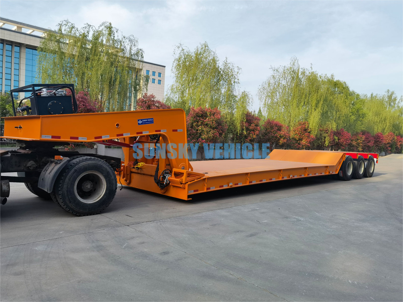 Semi-remorque surbaissé pour transport de équipements lourds neuf SUNSKY 3 Axle 70 Tons detachable gooseneck lowbed trailer: photos 6