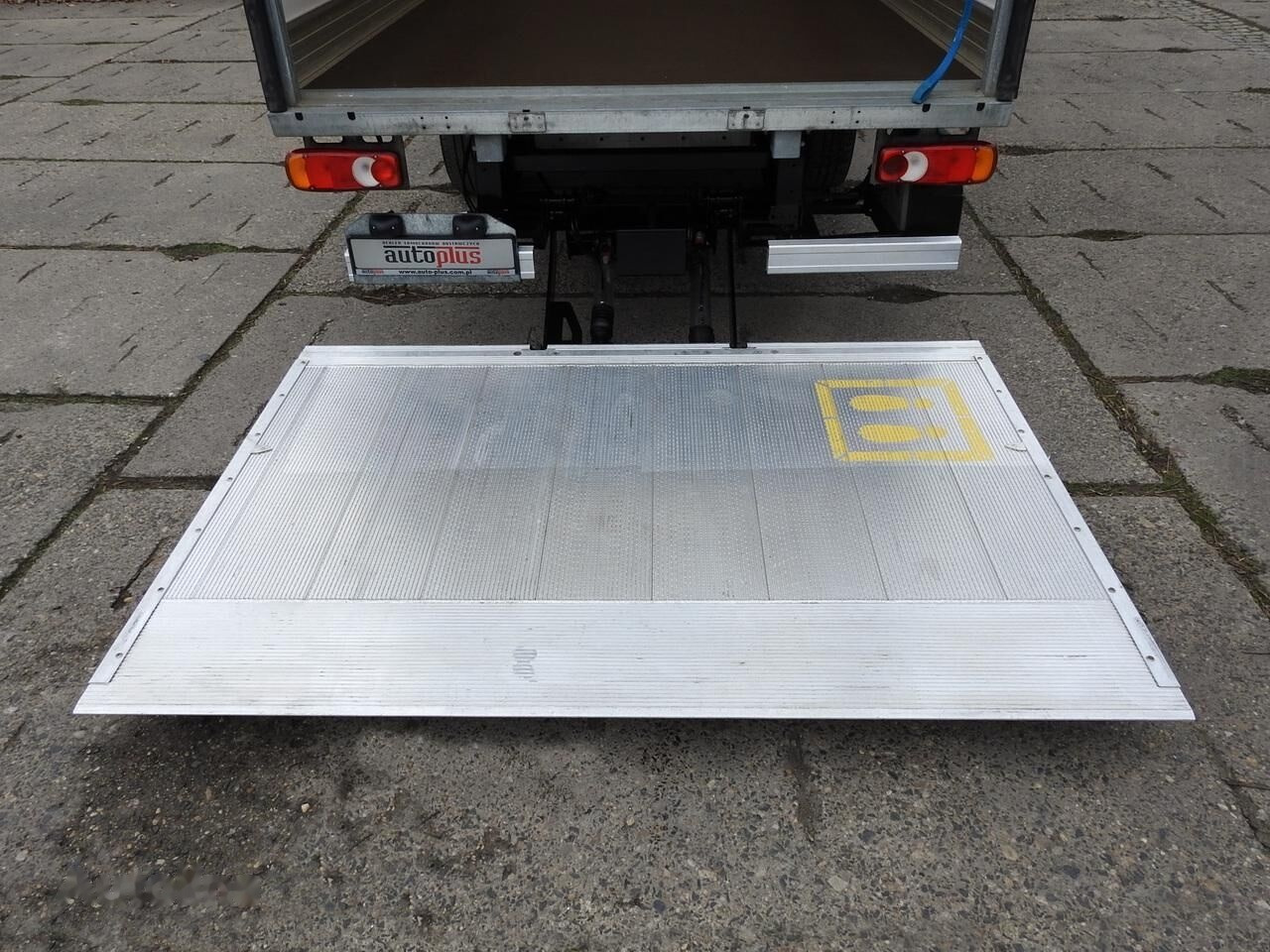Fourgon grand volume Renault Koffer + tail lift: photos 10