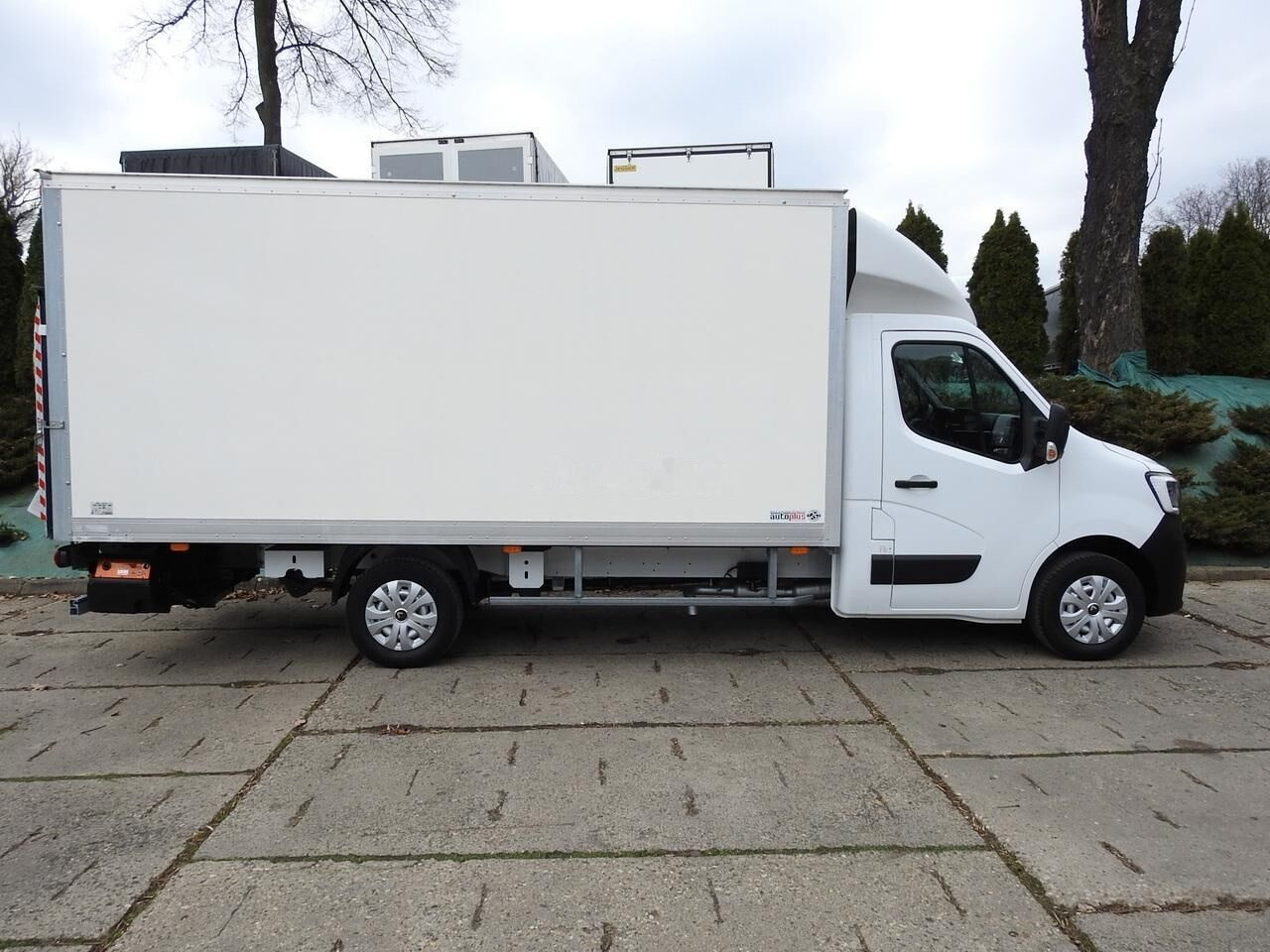 Fourgon grand volume Renault Koffer + tail lift: photos 4