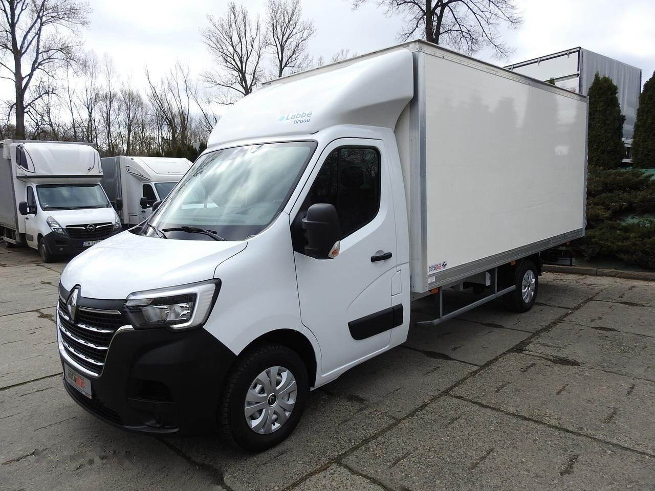 Fourgon grand volume Renault Koffer + tail lift: photos 3