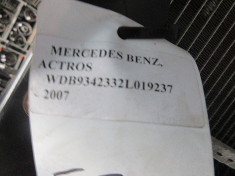 Mercedes-Benz ACTROS A 942 500 12 03 RADIATEUR EURO 5 - Radiateur: photos 5