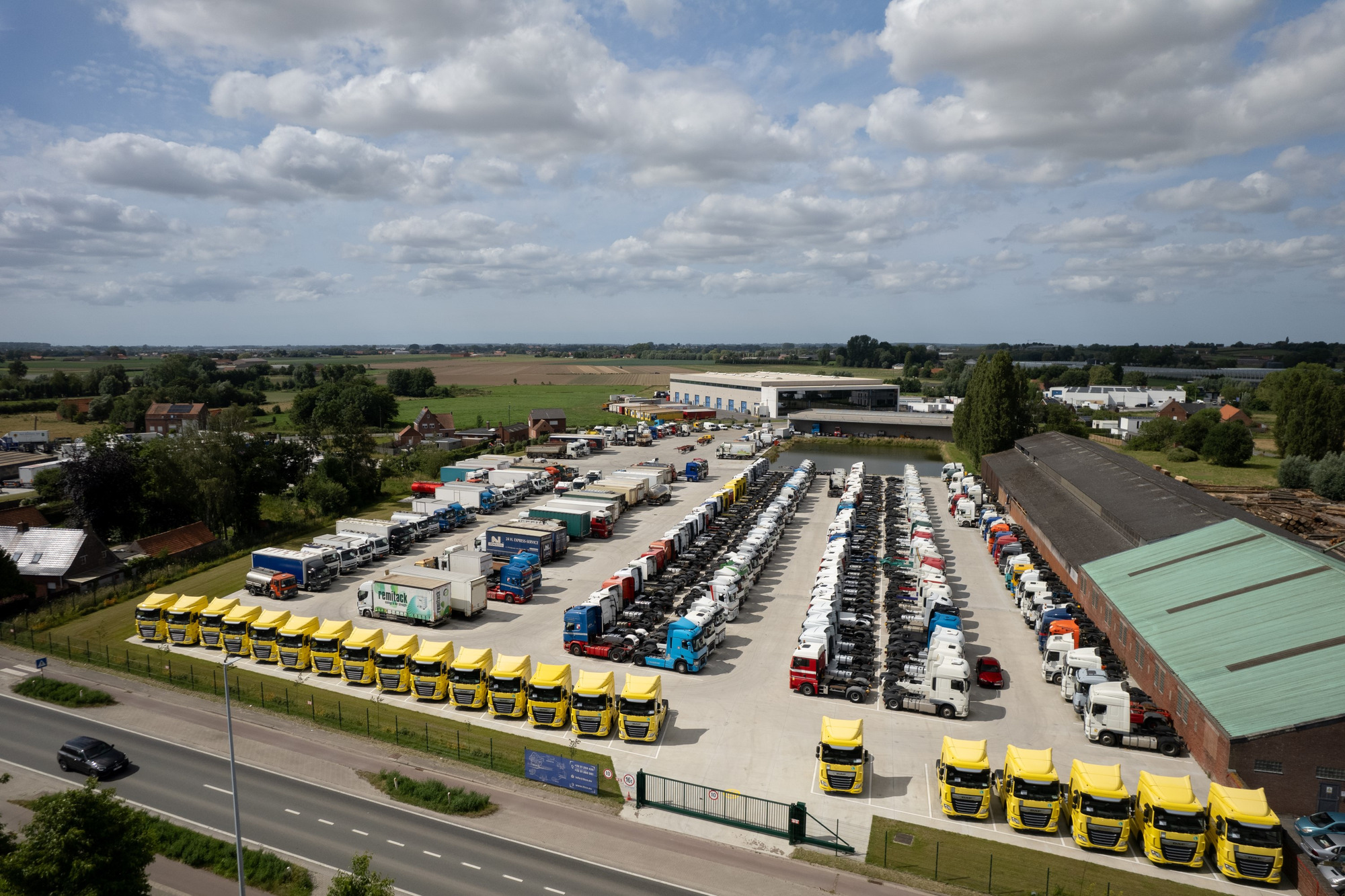 TheTruckCompany - Tracteurs routiers MERCEDES-BENZ - Année: 2015, boîte de vitesse: automatique undefined: photos 2