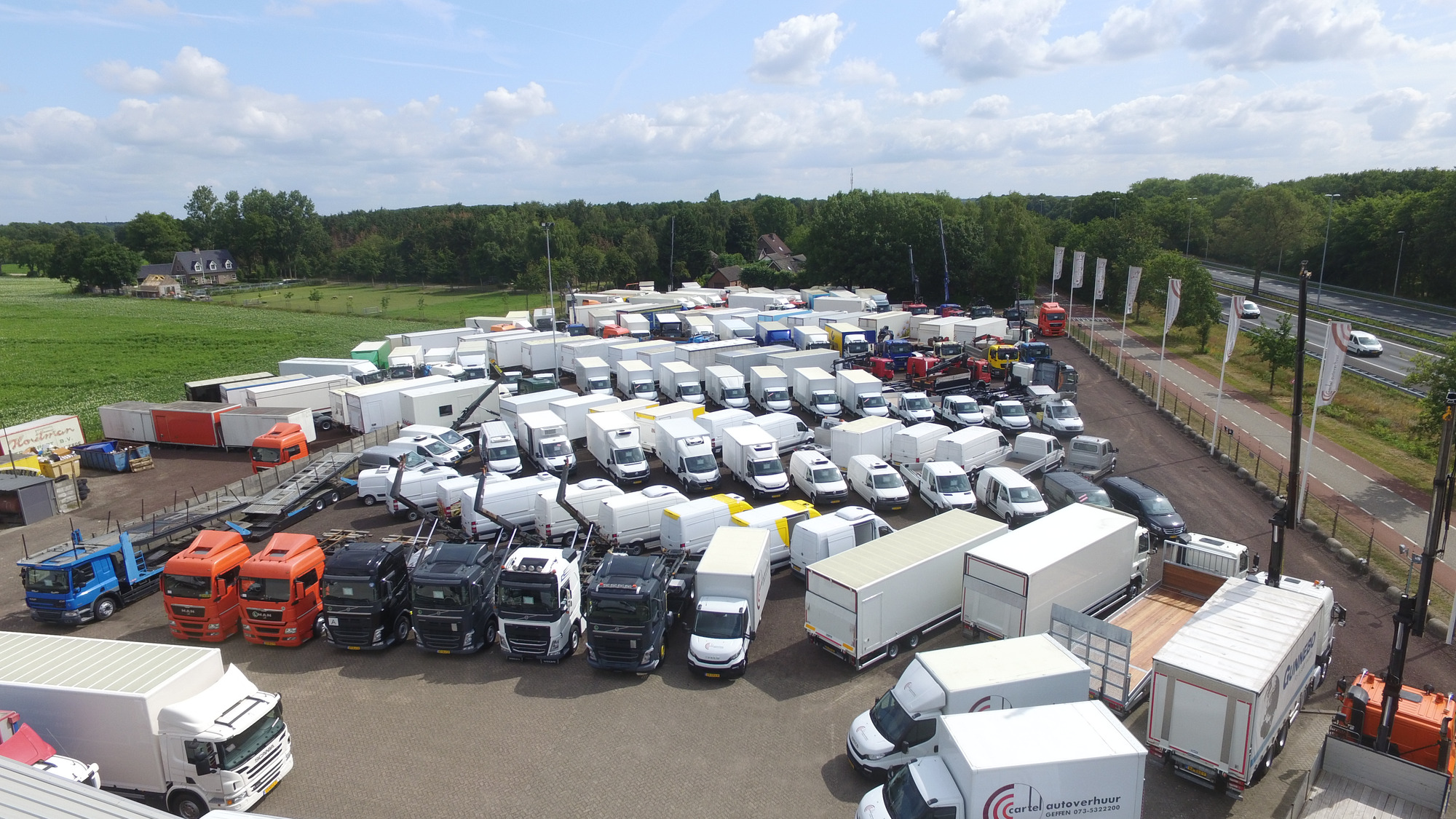 COPPENS TRUCKS BV - Camions MERCEDES-BENZ Actros - Année: 2021 undefined: photos 2