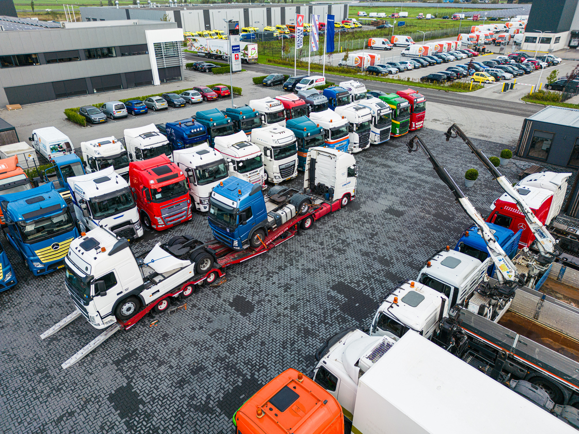 LVS Used TRUCKS - Camions MERCEDES-BENZ undefined: photos 3