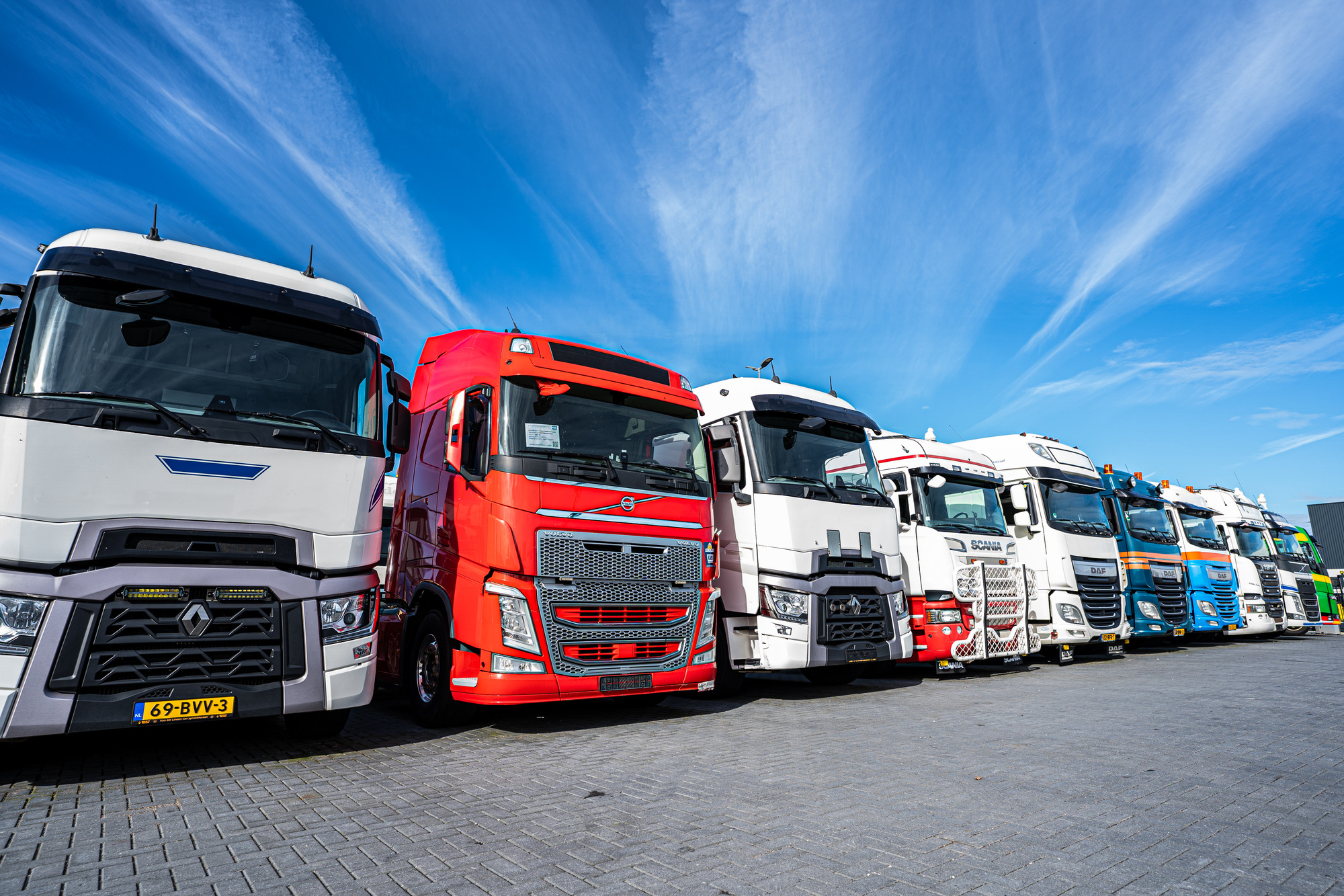 LVS Used TRUCKS - Camions MERCEDES-BENZ undefined: photos 1