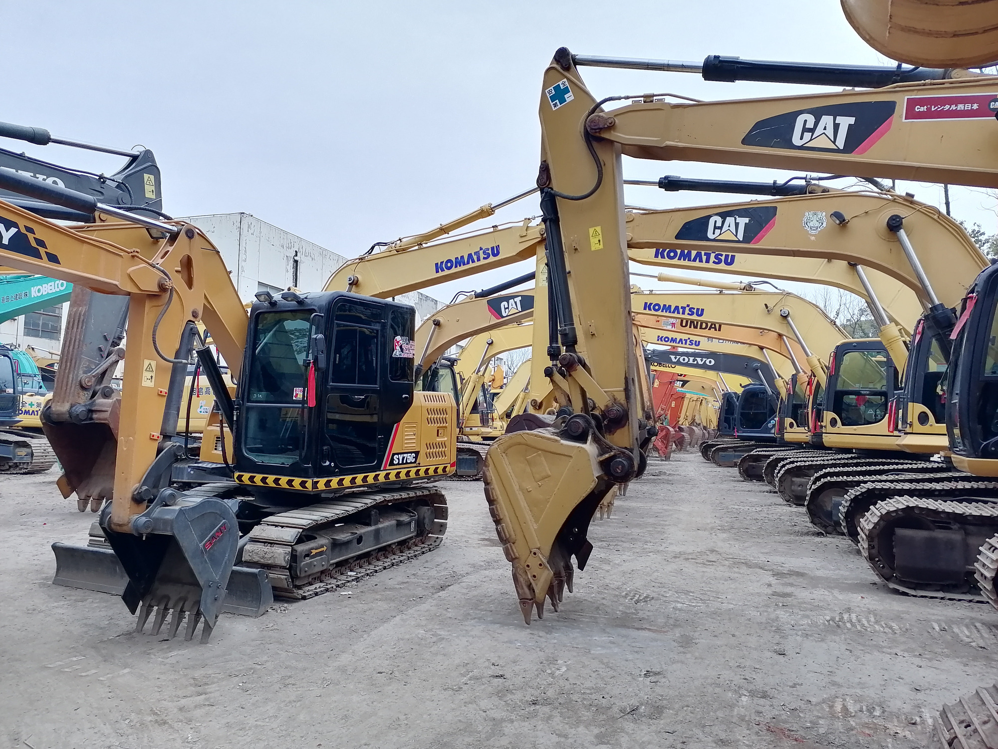 Qingdao Higher Weight Trade Co. LTD - Camions - 6x4 undefined: photos 8