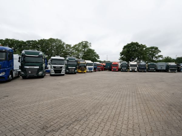 Hesselink Trucks B.V. - Véhicules utilitaires undefined: photos 5