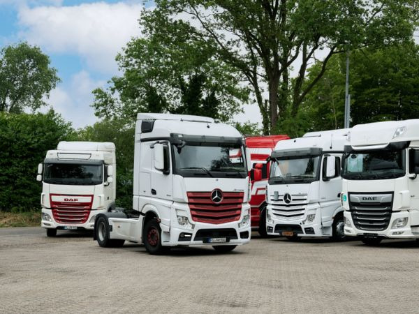 Hesselink Trucks B.V. - Véhicules utilitaires undefined: photos 2