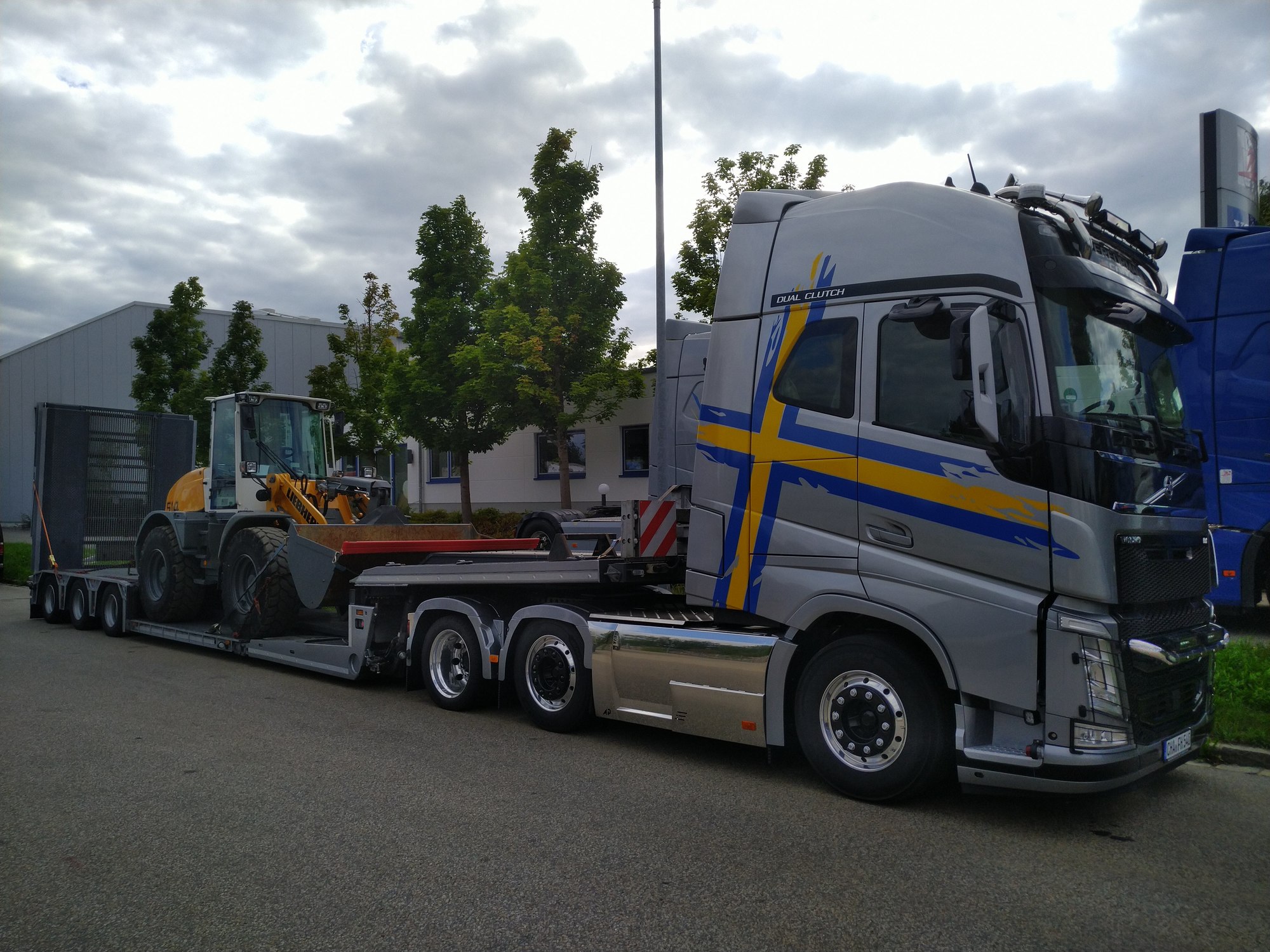 LKW-Service Nuernberger KG - Tracteurs routiers undefined: photos 3