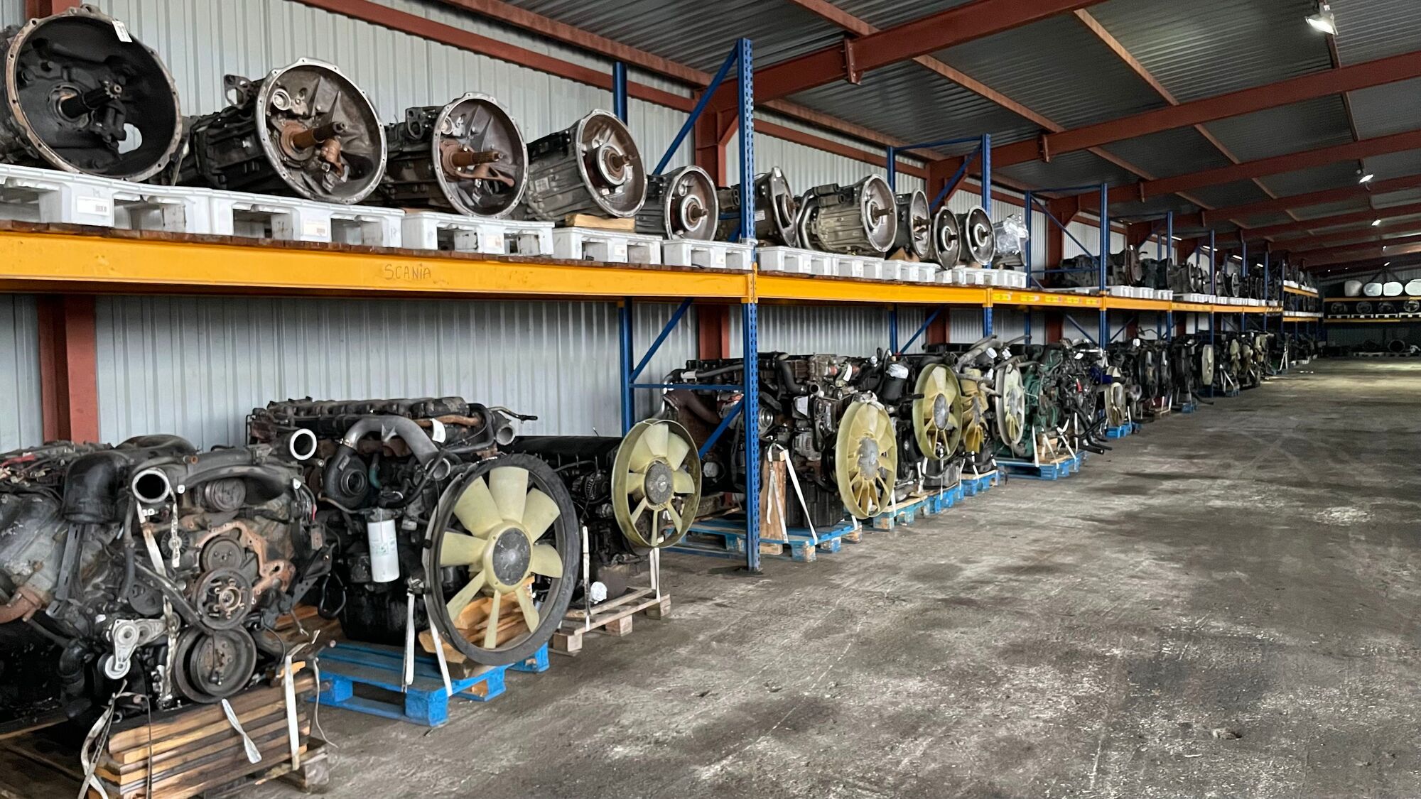 EURO DEZMEMBRARI S.R.L. - Pièces de rechange RENAULT Magnum undefined: photos 2