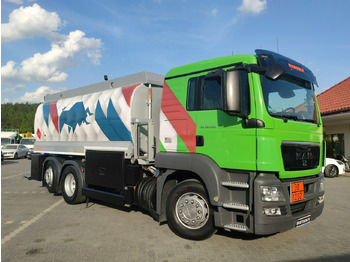 Camion citerne MAN TGA 26.400