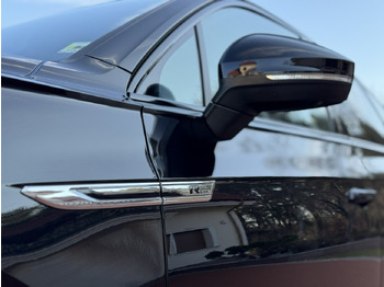 SUV Volkswagen Touareg: photos 5