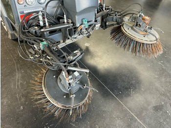 Balayeuse de voirie Hako Citymaster CM 2200 Kehrmaschine 2 m³: photos 2 Balayeuse de voirie Hako Citymaster CM 2200 Kehrmaschine 2 m³: photos 2