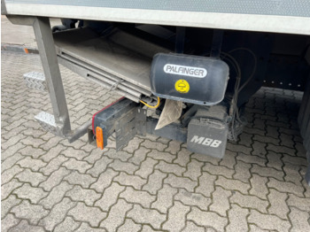 Camion frigorifique MAN TGL 12.220 4X2 BL mit Motorschaden TGL 12.220 4X2 BL mit Motorschaden, Tiefkühlkoffer, Thermoking, Rolltor, unterfaltbare MBB LBW: photos 4 Camion frigorifique MAN TGL 12.220 4X2 BL mit Motorschaden TGL 12.220 4X2 BL mit Motorschaden, Tiefkühlkoffer, Thermoking, Rolltor, unterfaltbare MBB LBW: photos 4