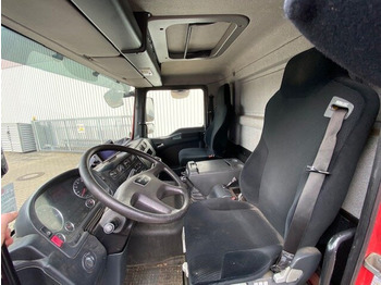 Photo d'intérieur 2: Camion pour le transport de boissons MAN TGM 26.340 6x2-4 LL TGM 26.340 6x2-4 LL Getränkewagen, Lenk-/Liftachse, LBW BÄR