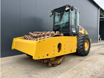 Compacteur CATERPILLAR
