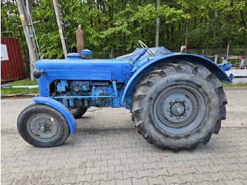 Tracteur agricole ZETOR