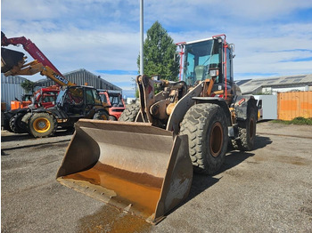 Chargeuse sur pneus CASE