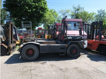 Tracteur portuaire TERBERG