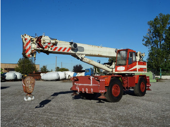 Grue automotrice lente
