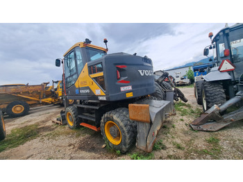 Pelle sur pneus VOLVO EWR150E