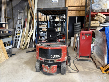 Forklift Clark CEM 25 — crédit-bail Forklift Clark CEM 25: photos 3