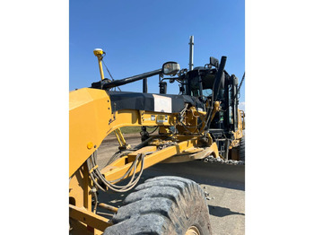 Niveleuse CATERPILLAR 120