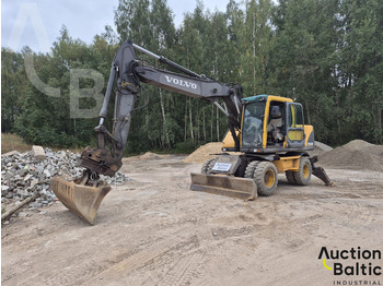 Pelle sur pneus VOLVO EW160B