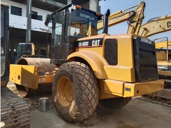 Compacteur CATERPILLAR