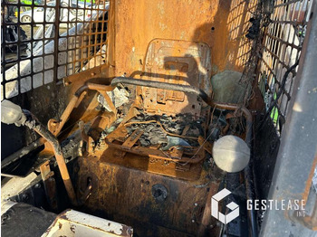Mini chargeuse Bobcat 853: photos 5