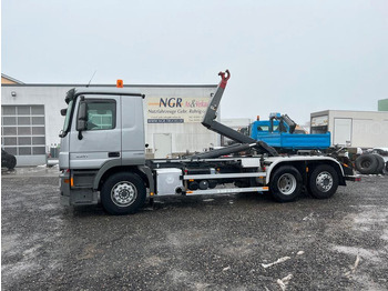 Camion ampliroll MERCEDES-BENZ