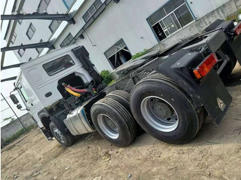 Camion porte-conteneur/ Caisse mobile Sinotruk HOWO 6*4 Tractor: photos 2